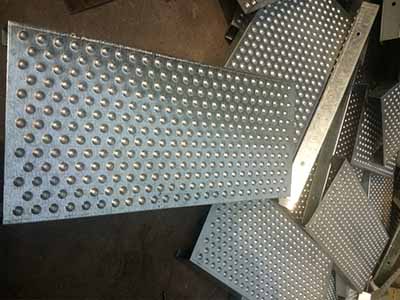 無(wú)孔起鼓型防滑板 無(wú)孔起鼓型防滑板