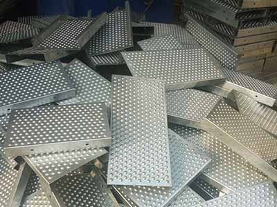 無(wú)孔起鼓型防滑板 無(wú)孔起鼓型防滑板